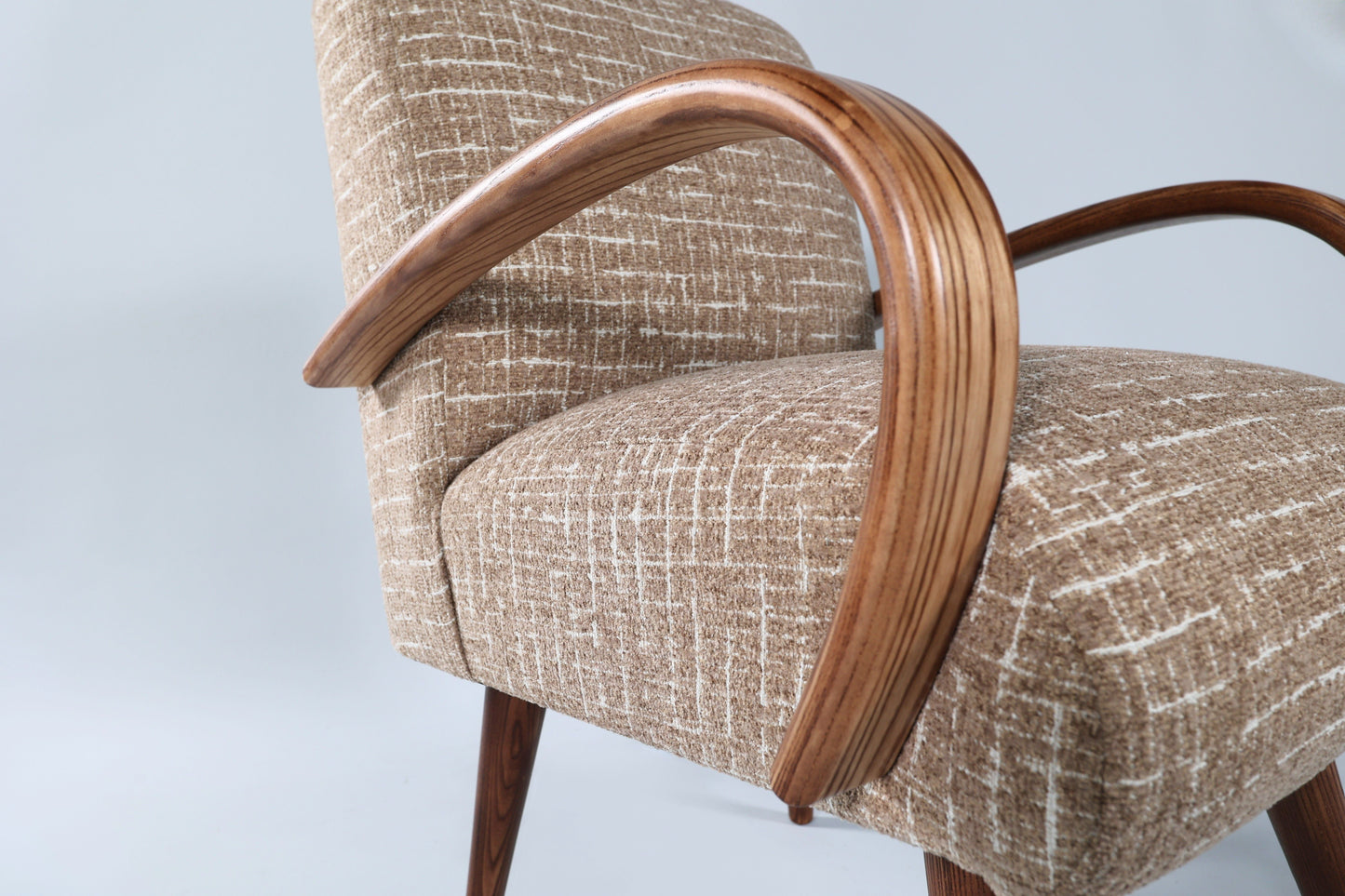 4400 Dining Chair with Arms (Brown)