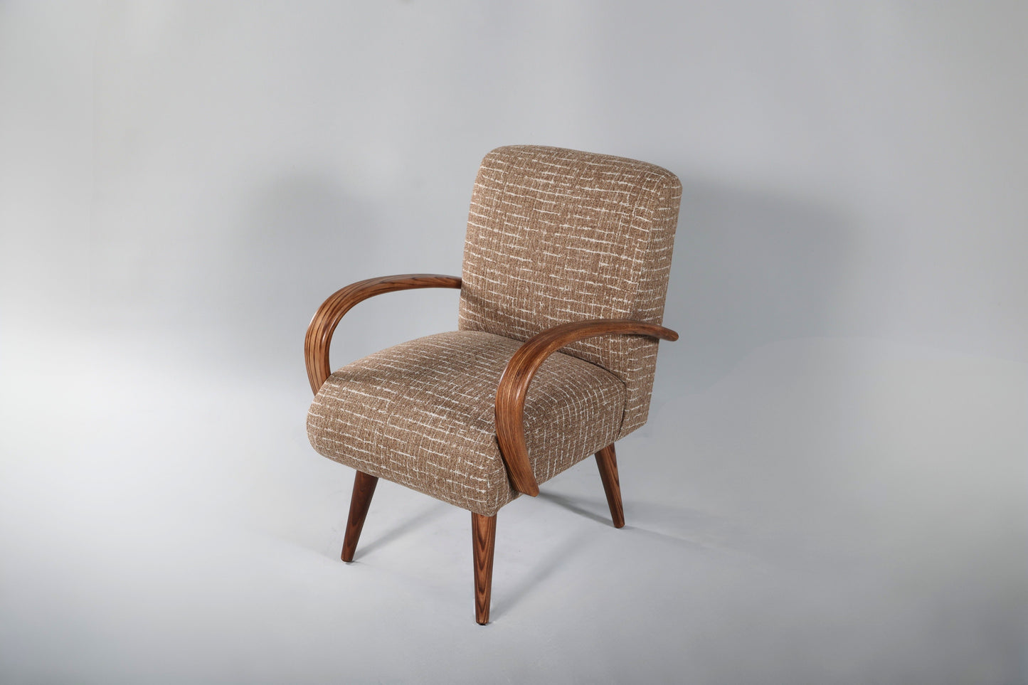 4400 Dining Chair with Arms (Brown)