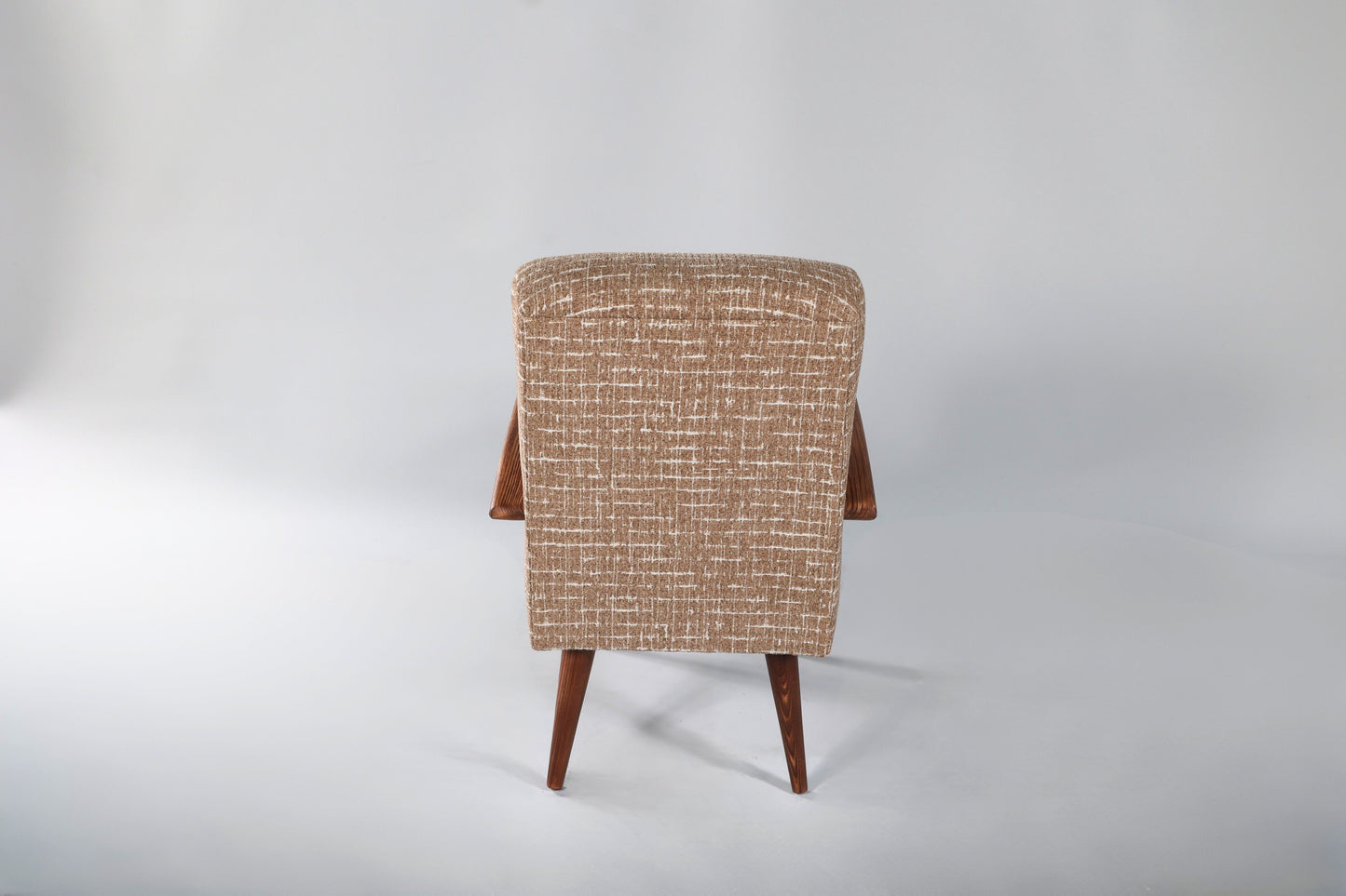 4400 Dining Chair with Arms (Brown)