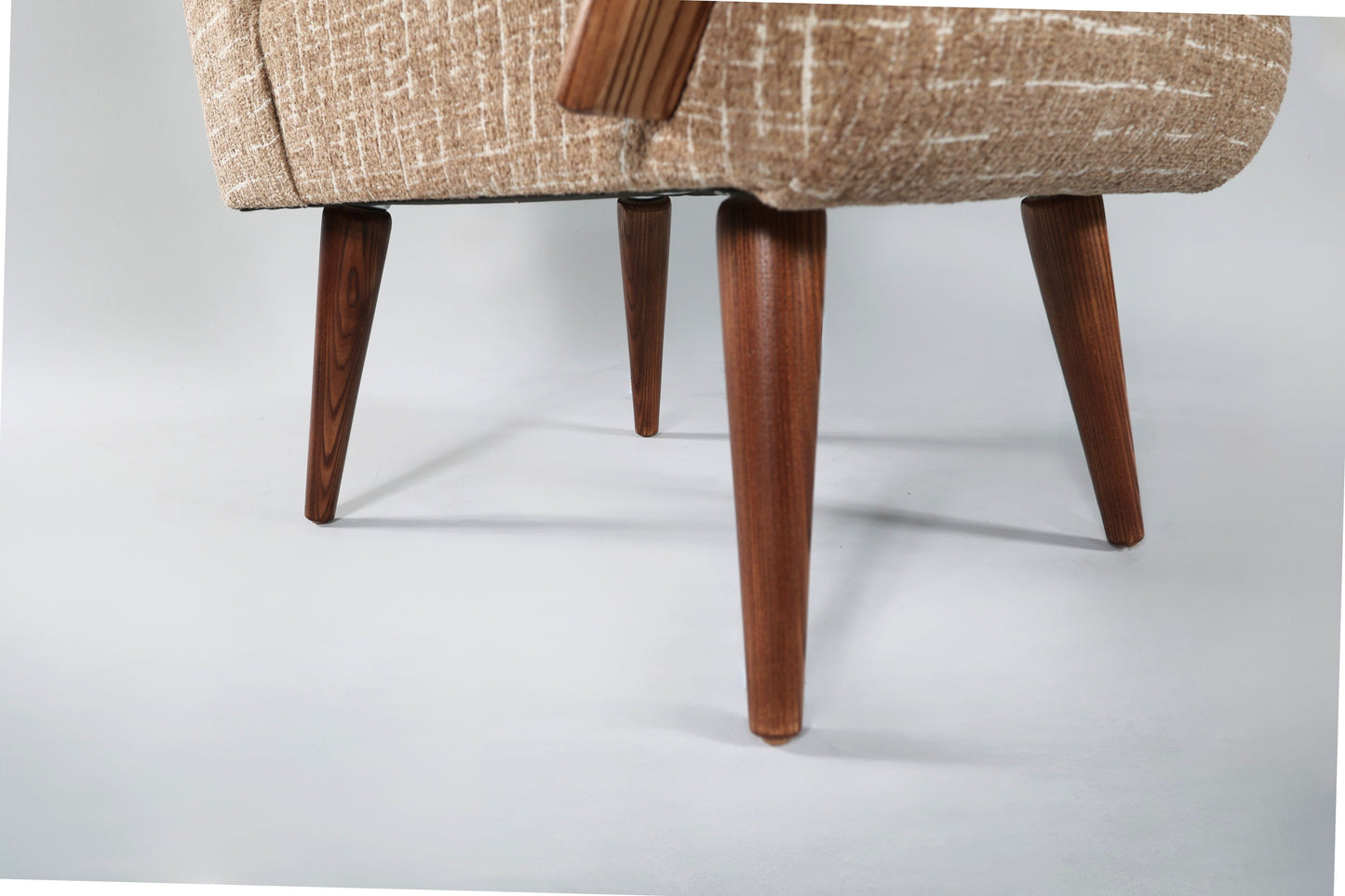 4400 Dining Chair with Arms (Brown)