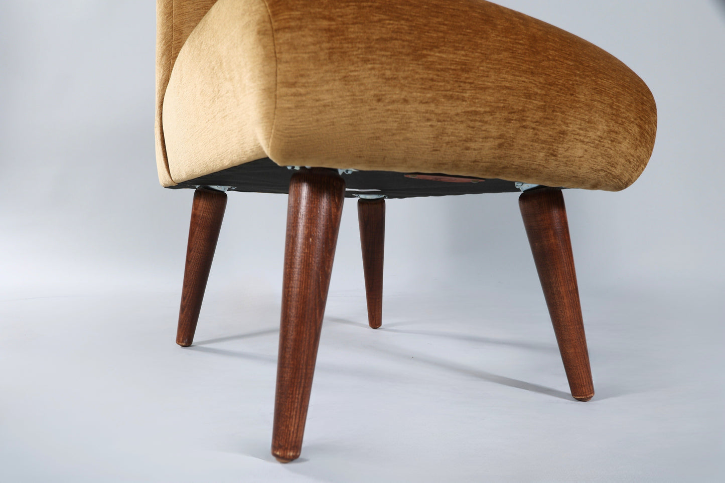 4400 Dining Chair (Armless - Brown)