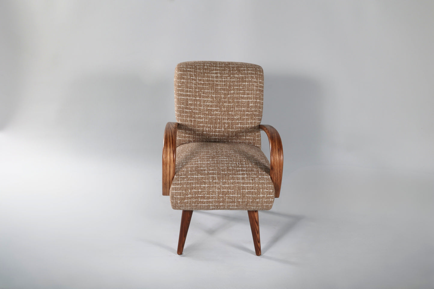 4400 Dining Chair with Arms (Brown)