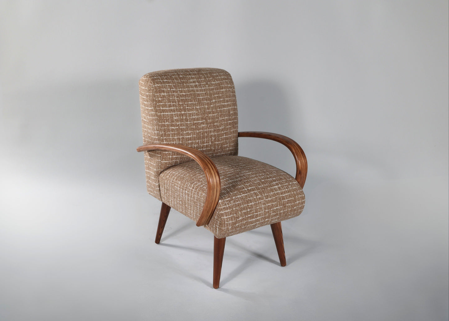 4400 Dining Chair with Arms (Brown)